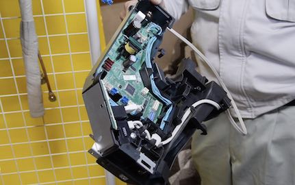 お掃除機能付きエアコンの室内制御基板分解