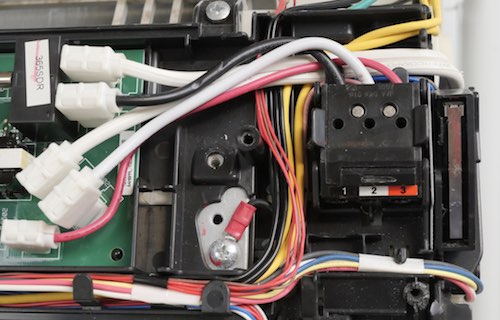 リード線の取り付けミスを防ぐ方法