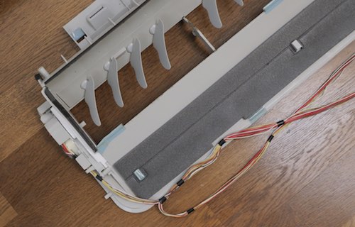 ルーバーモーター配線用パネルの外し方